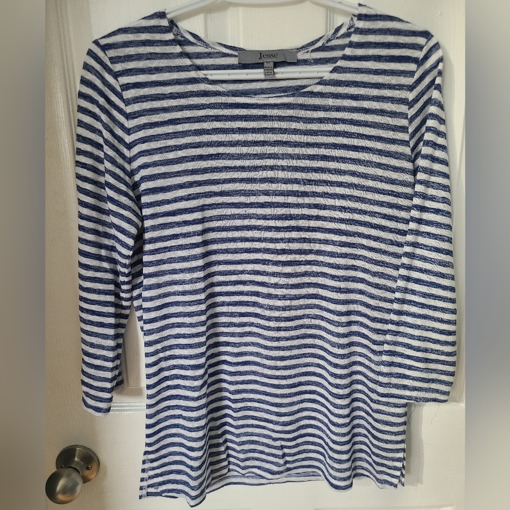 Jesse lightweight Sweater 3/4 sleeve size small